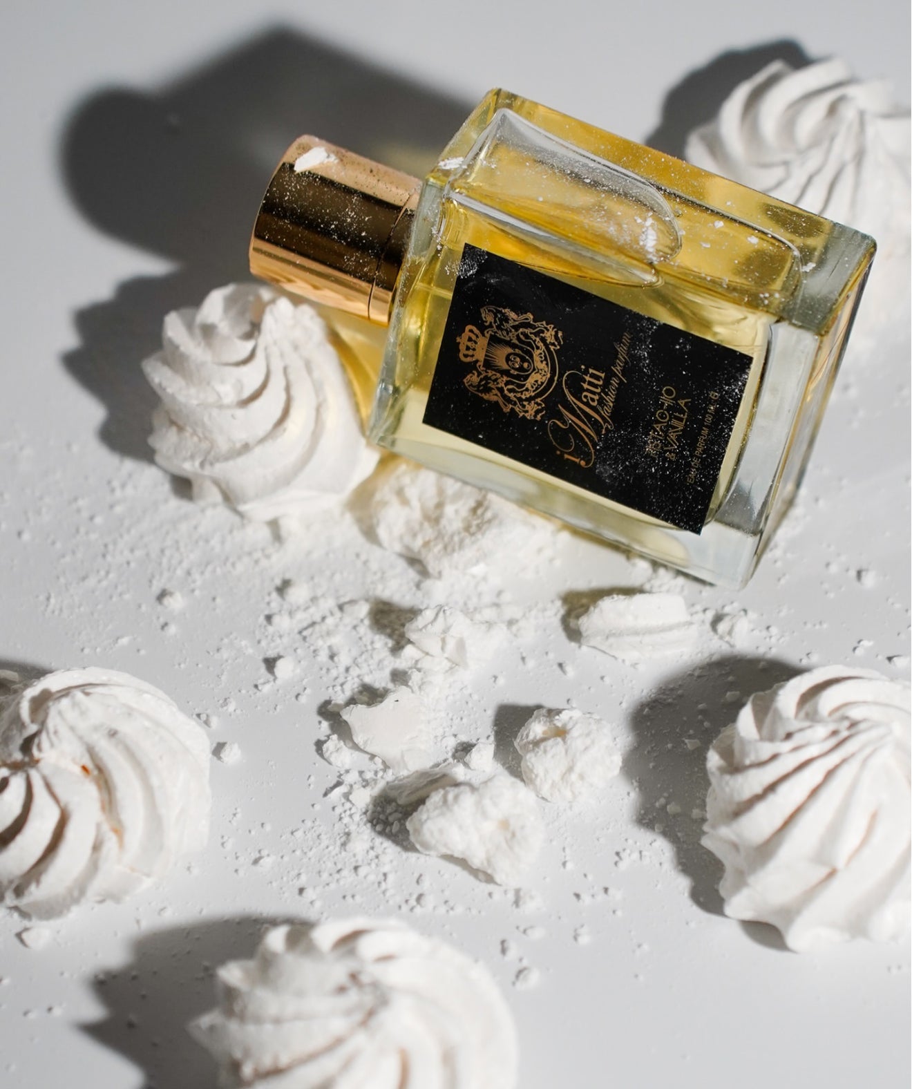 Un flacon en verre de parfum ’Pistachio & Vanilla’.