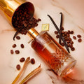 By Kilian Midnight Espresso Eau de Parfum 75ml — flacon couché sur marbre, grains de café torréfiés et gousses de vanille, gourmand ambré niche France
