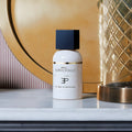 LES EAUX PRIMORDIALES Néroli Supercritique Eau de Parfum — ambiance laiton doré et marbre, esprit Jardin Majorelle, floral gourmand, parfum niche français