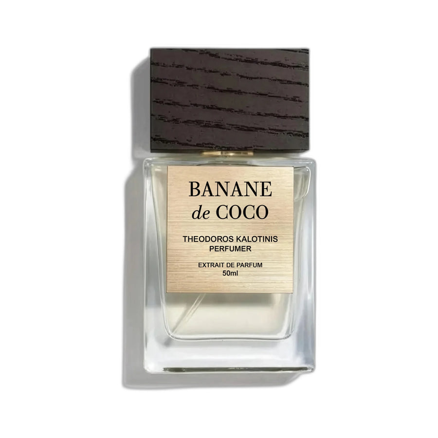 THEODOROS KALOTINIS Banane de Coco Extrait de Parfum 50 ml — flacon carré verre et bouchon bois foncé sur fond blanc, gourmand lacté, parfum niche de Grèce